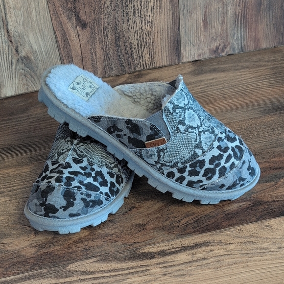 Blowfish Malibu Ice Sickle Peppercorn Snakeskin Animal Print Women's Slippers 8 - Picture 1 of 8